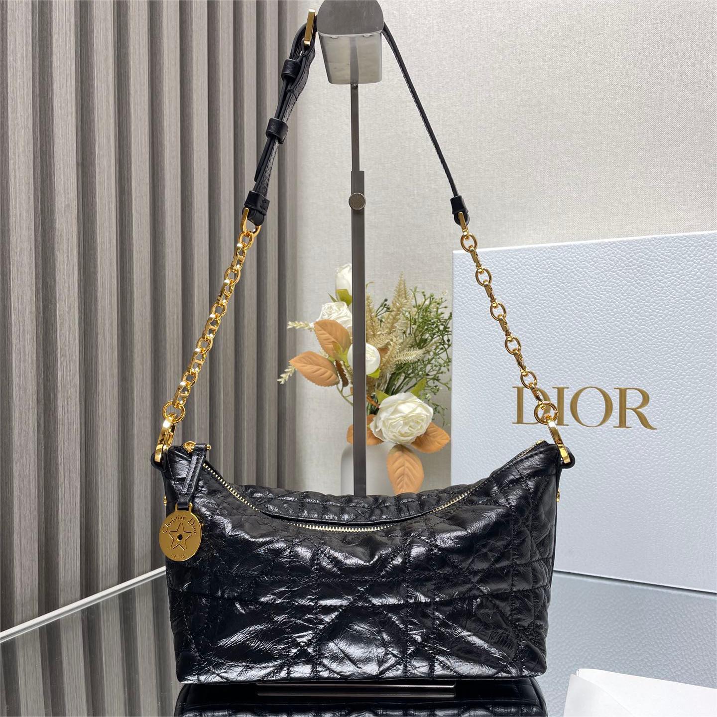 Dior-Hobo chain handbag in black pleated cowhide leather