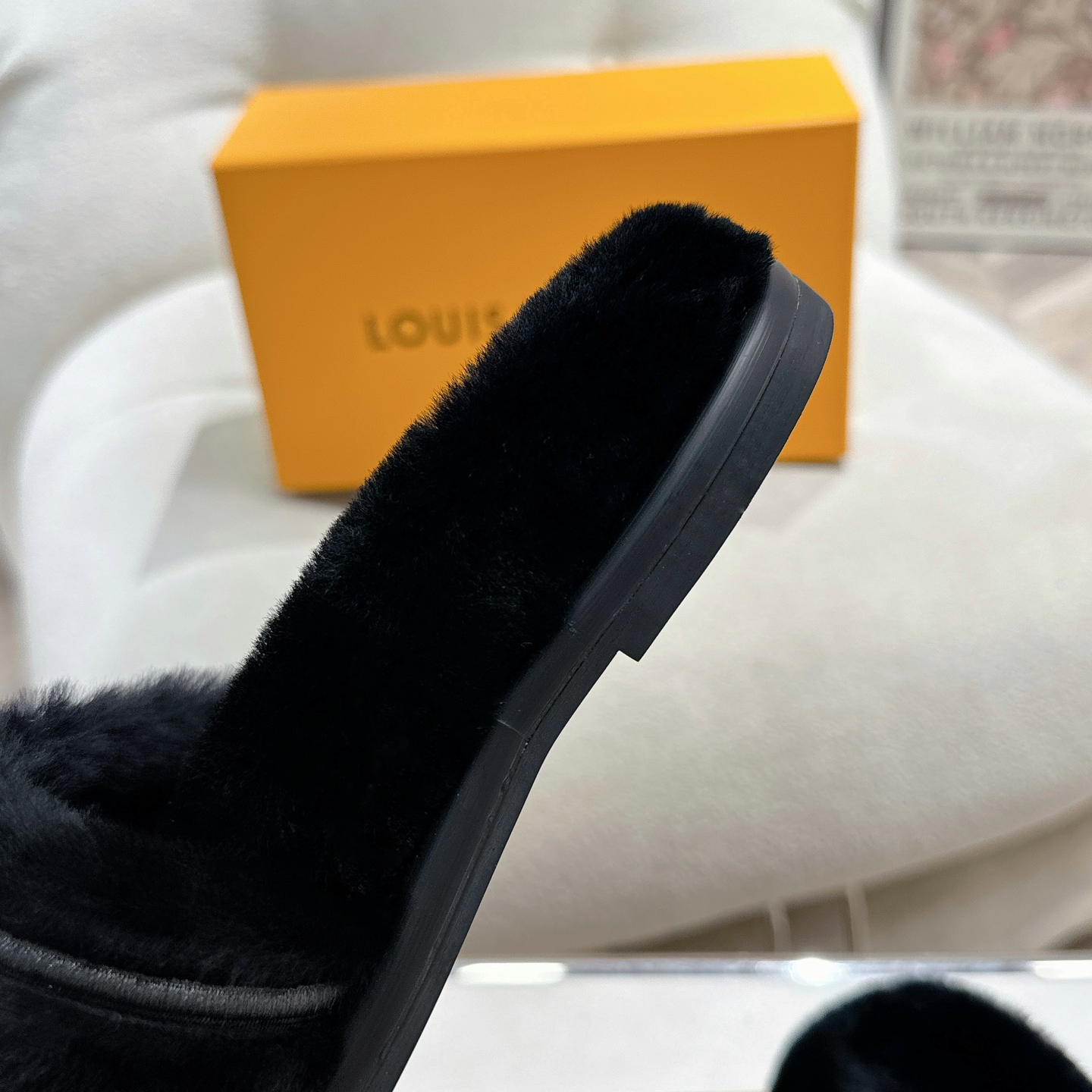 LV - Thick-soled Fur Slippers