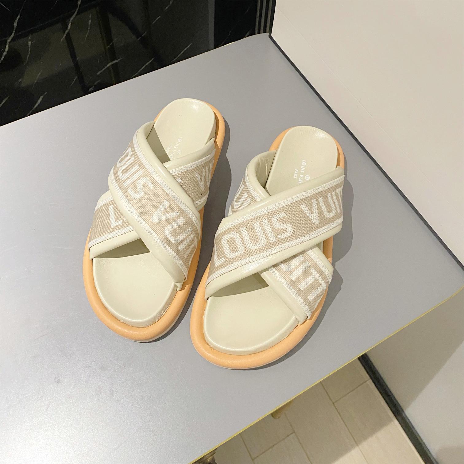 LV-Spring and summer new slippers