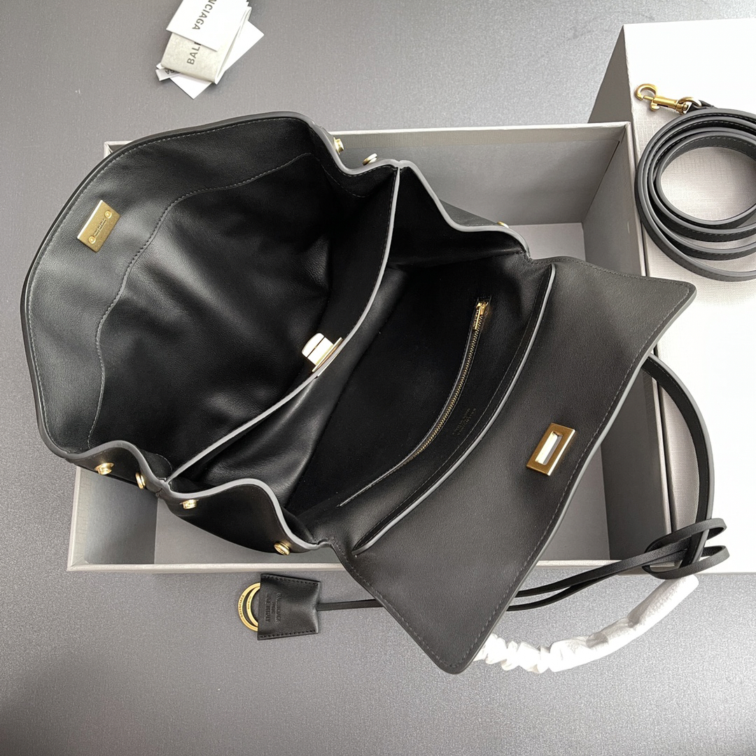 Balenciaga-rodeo bag