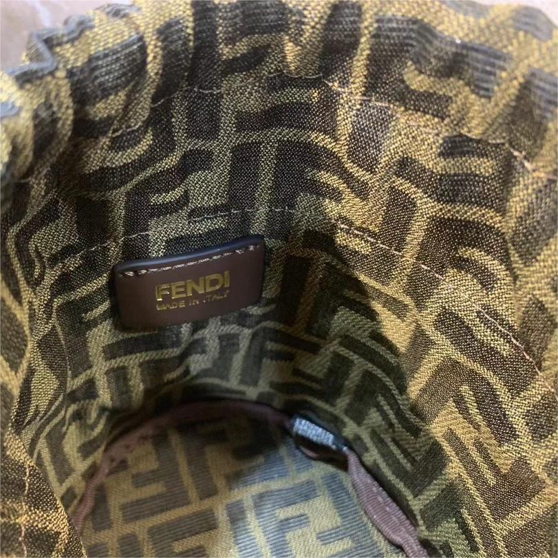 FENDI-Step out small bucket bag