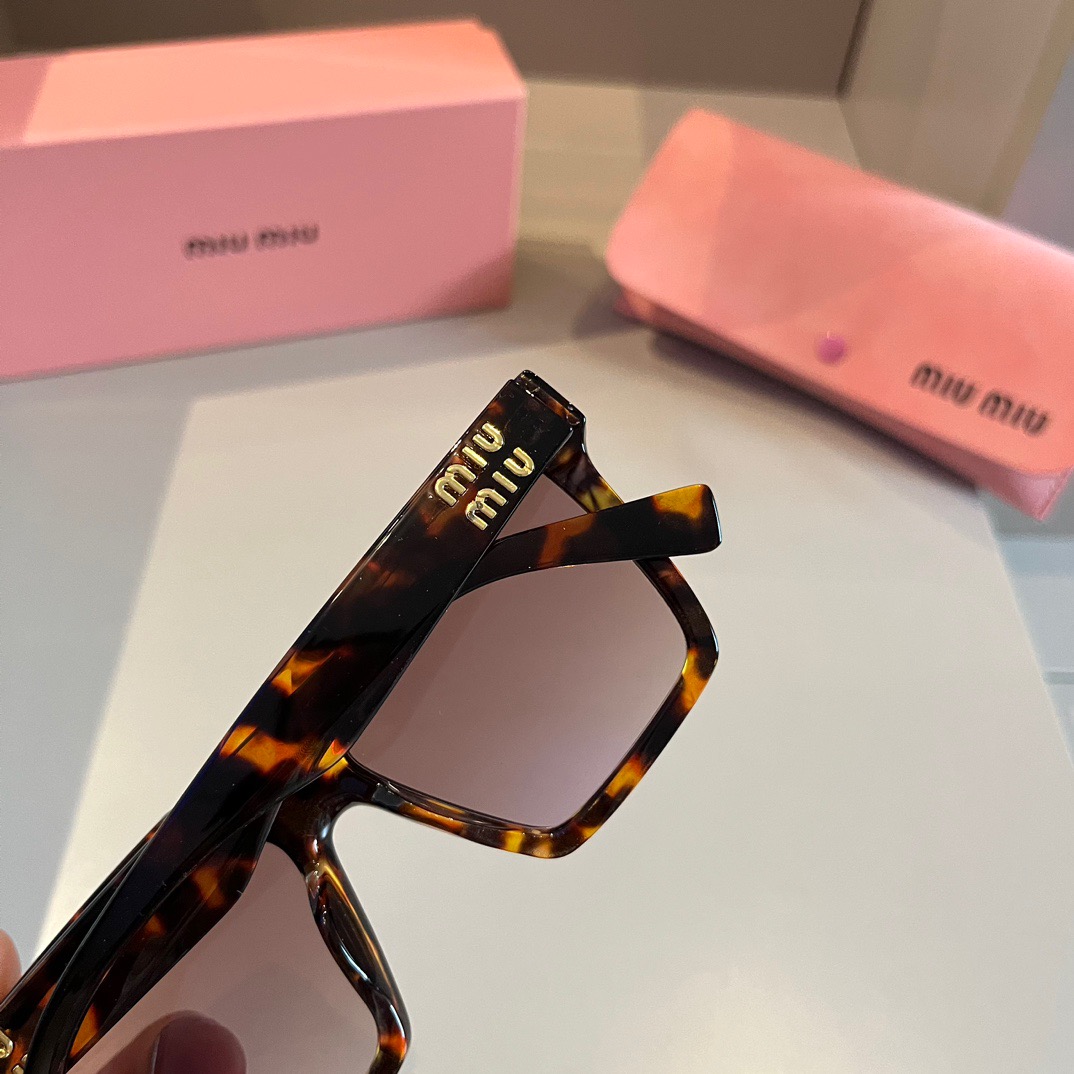 MIUMIU-New black gold Sunglasses