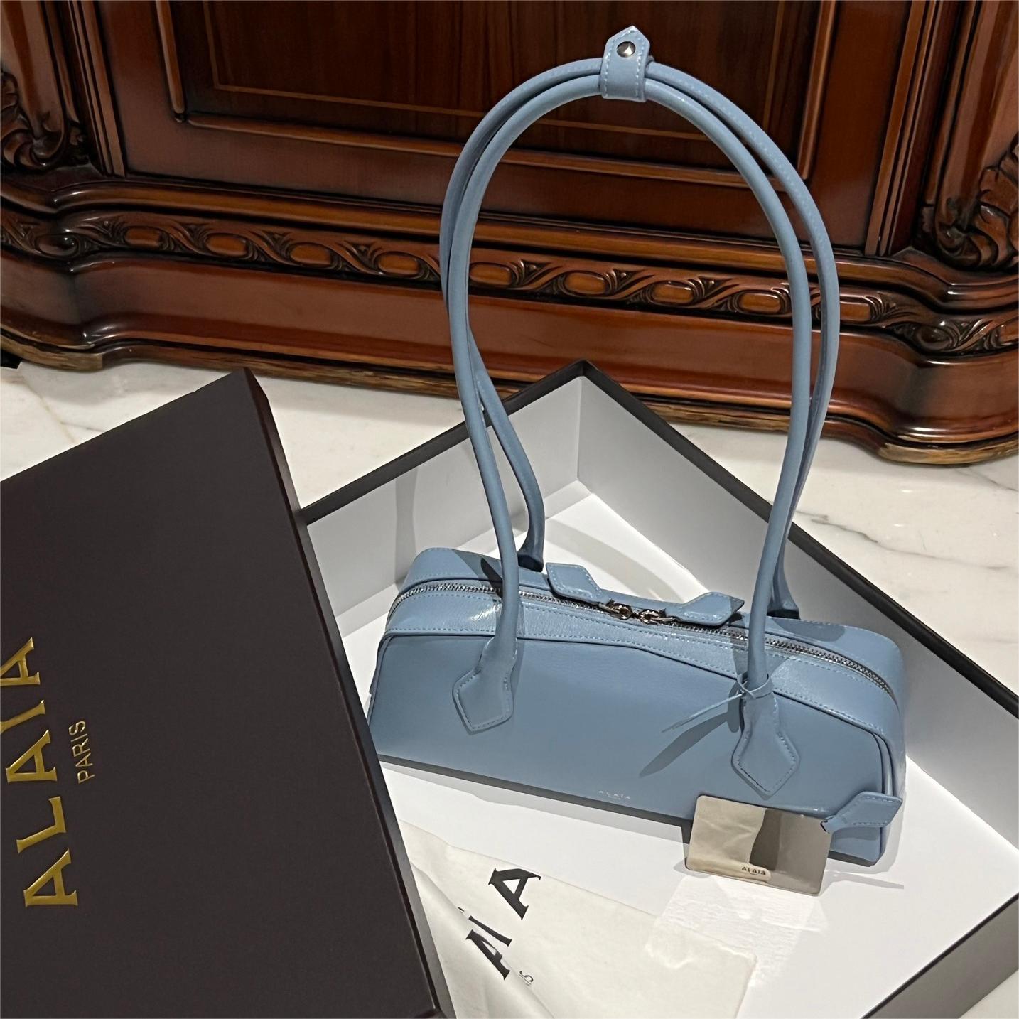 LIAIA-LE TECKEL SMALL BAG IN GOATSKIN Light blue