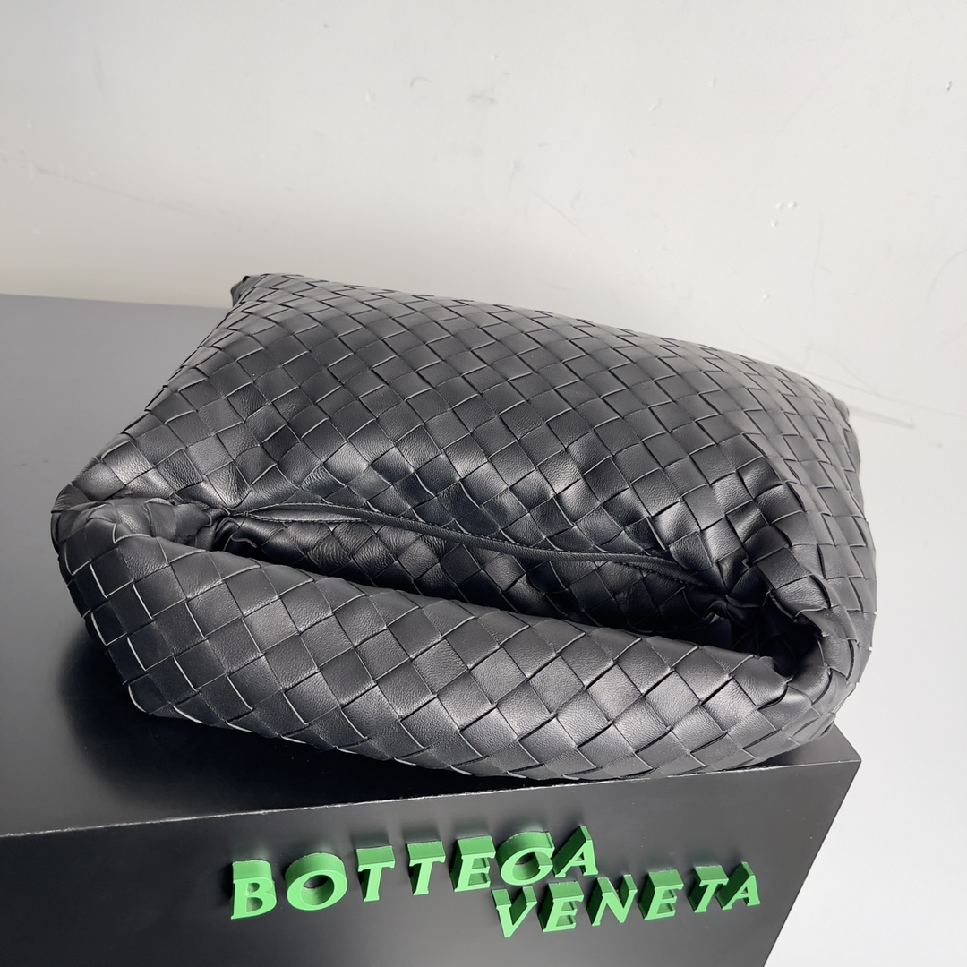 Bottega Veneta-Small Calfskin Hop Hobo Bag