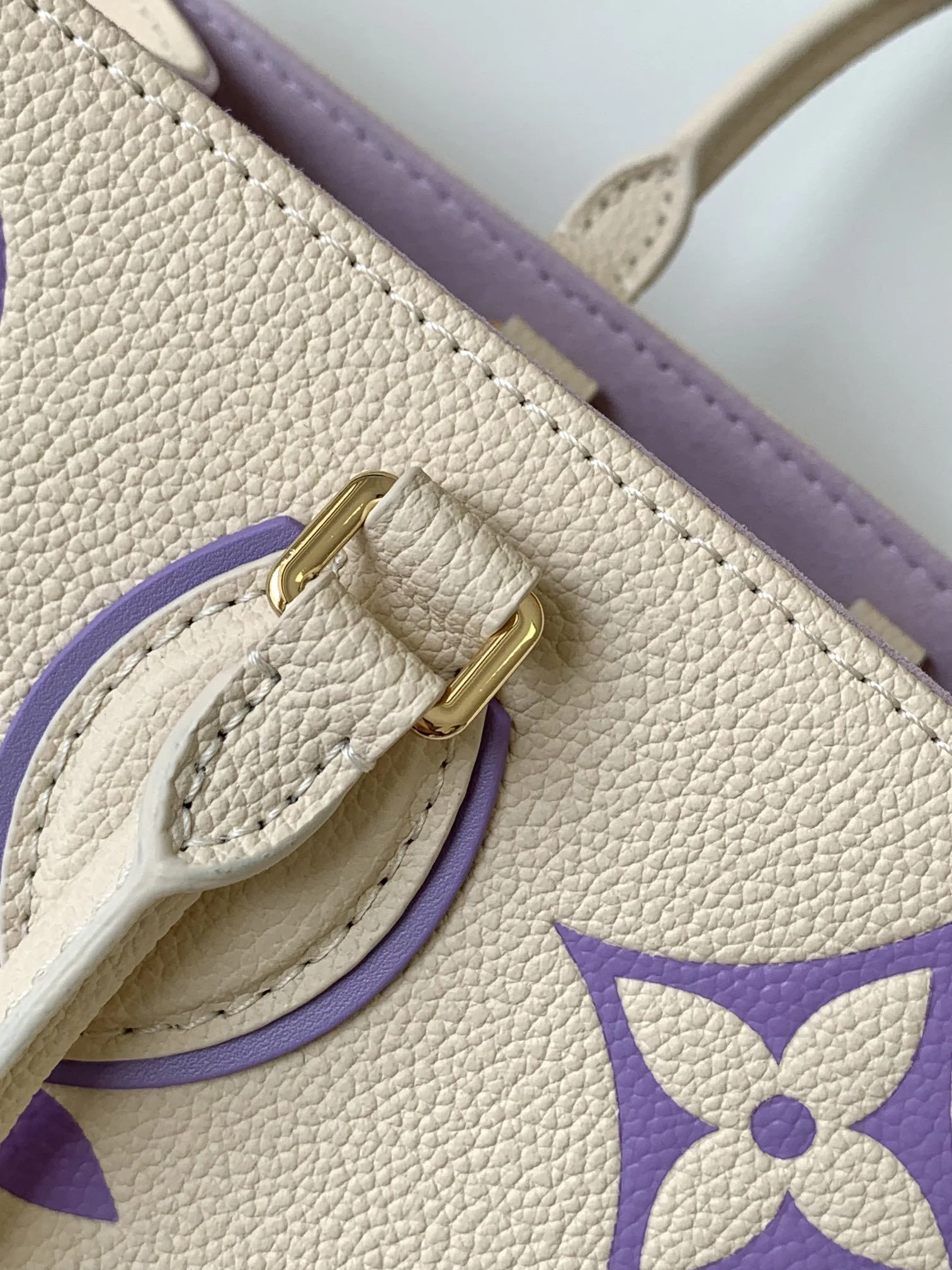 LV - Pebbled Calfskin