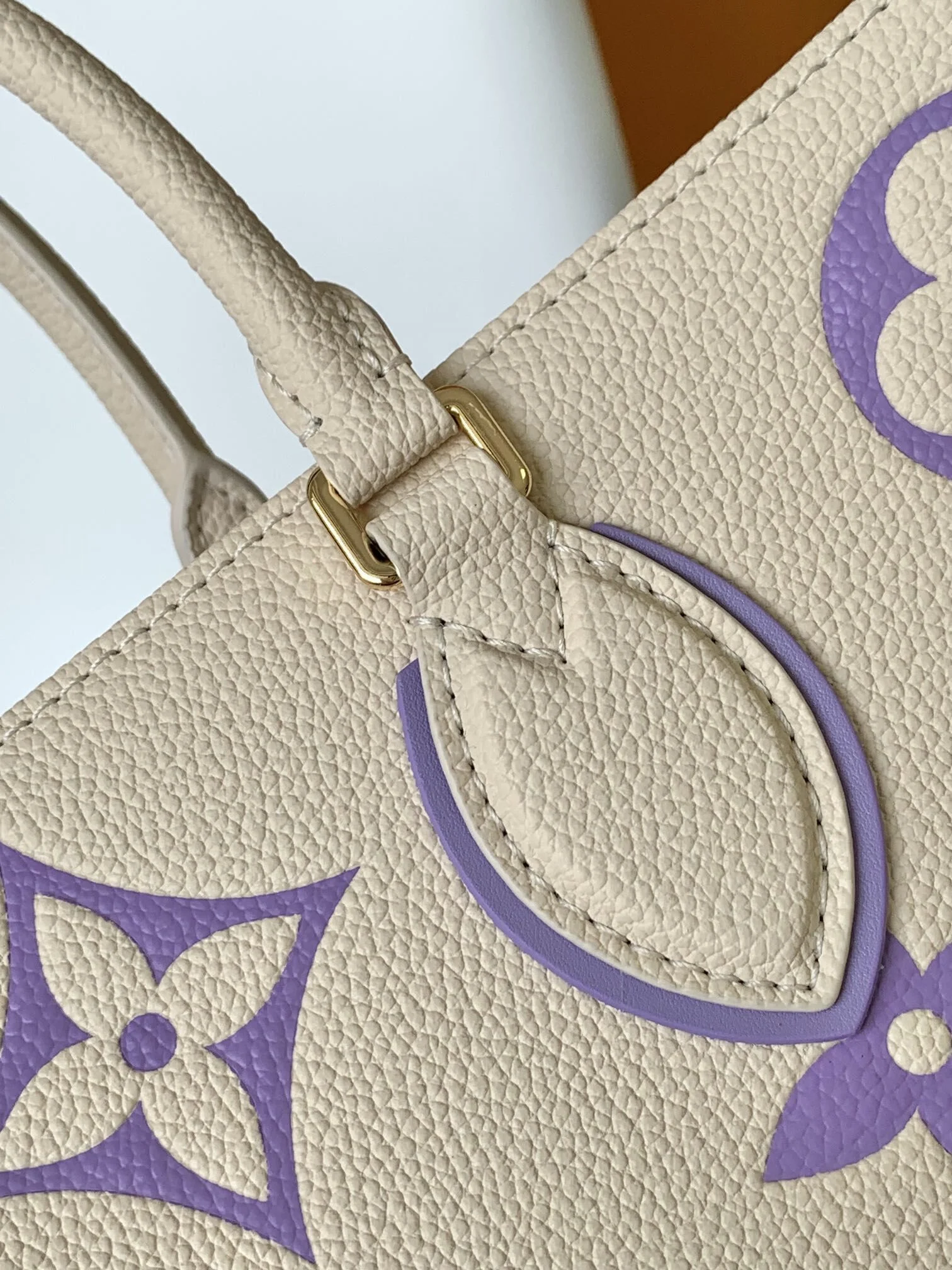 LV - Pebbled Calfskin