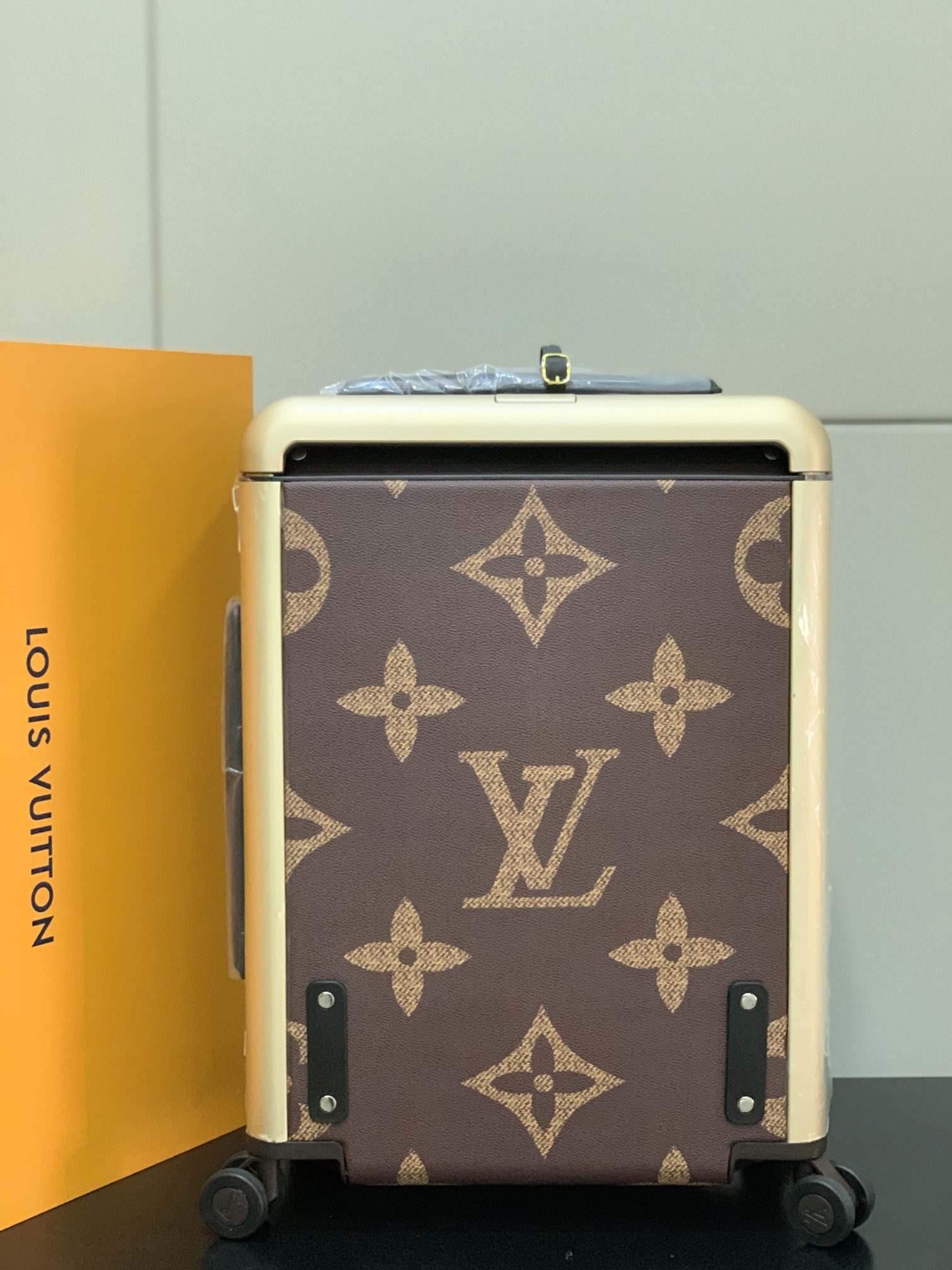 LV-Horizon 20 Inch 4-Wheel Boarding Case | Carry-on Luggage