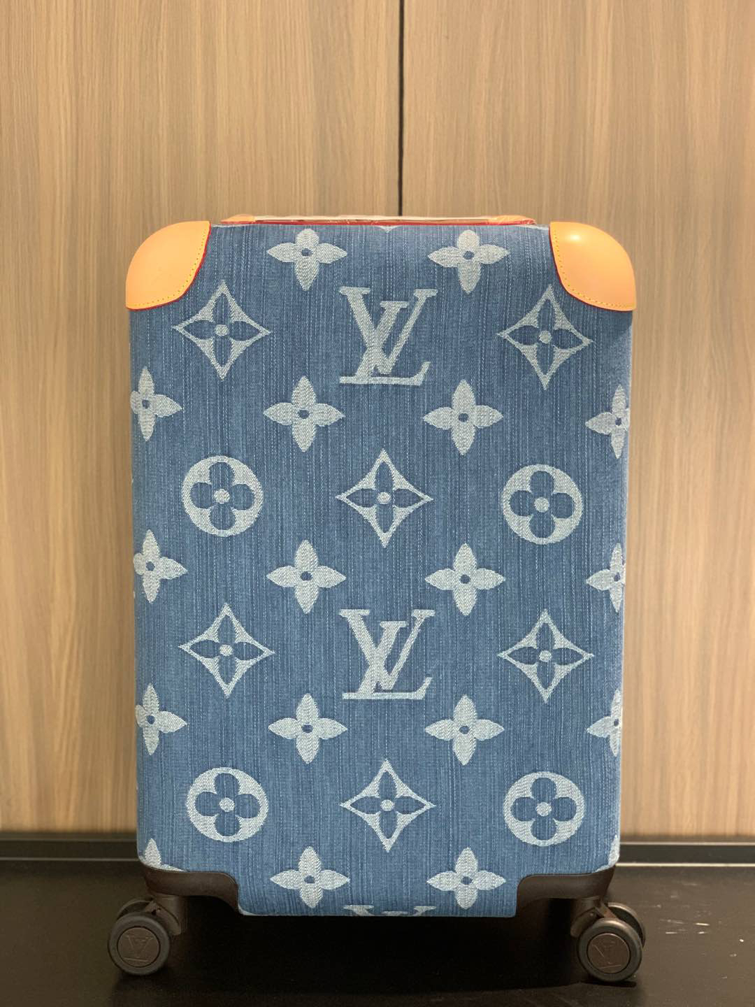 LV-Horizon 20 Inch 4-Wheel Boarding Case | Carry-on Luggage