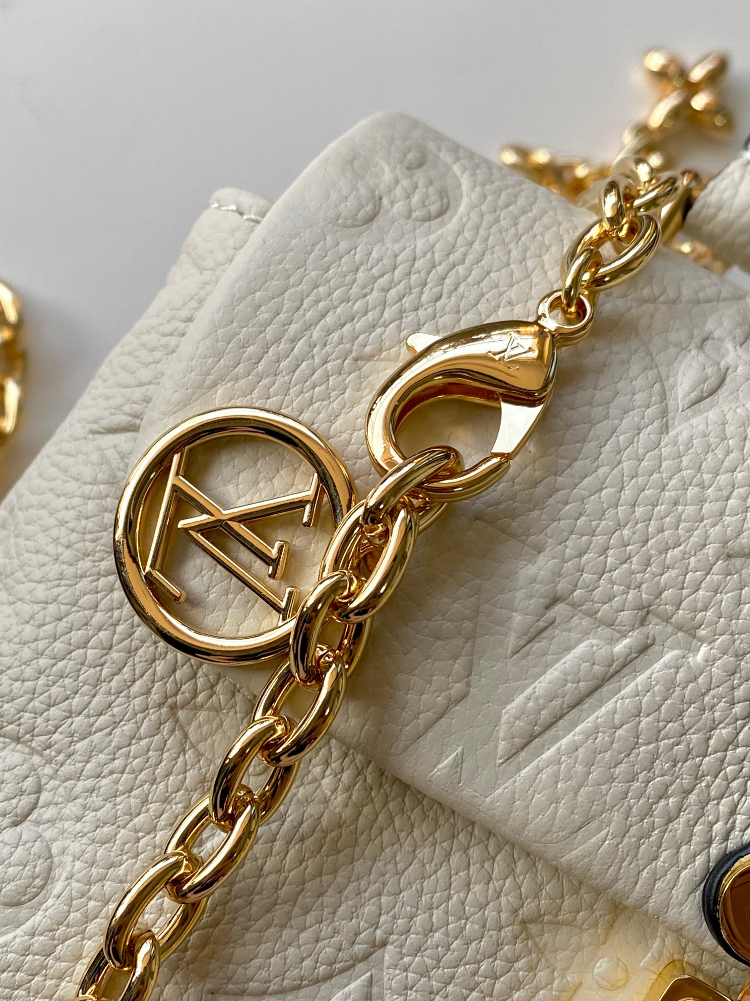 LOUIS VUITTON - LV Nano Madeleine