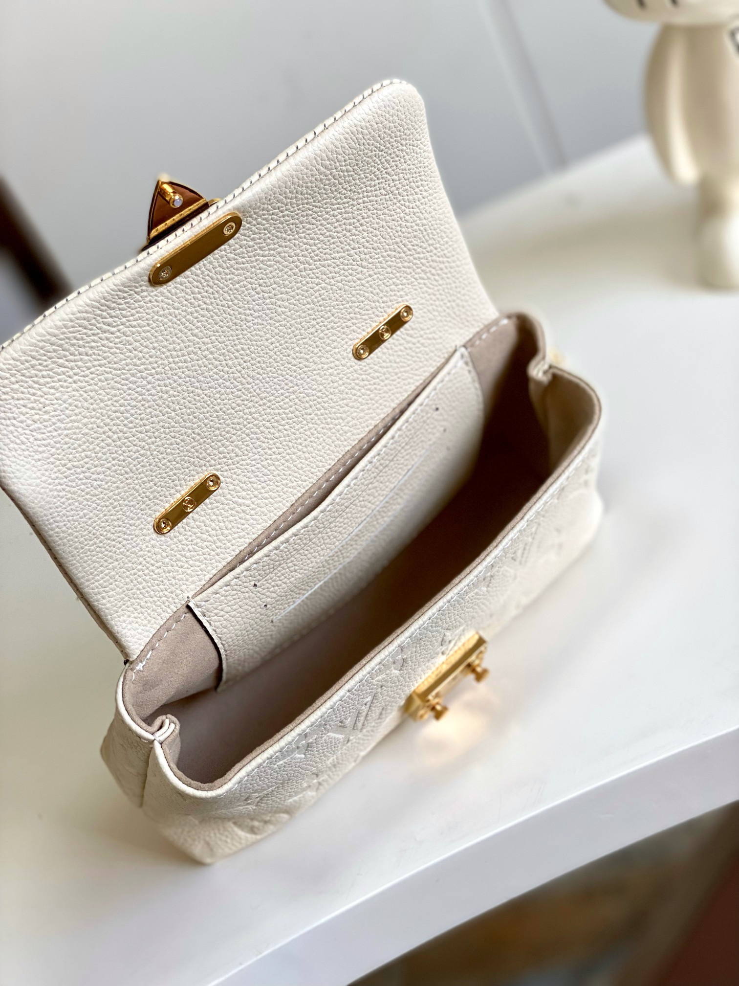 LOUIS VUITTON - LV Nano Madeleine