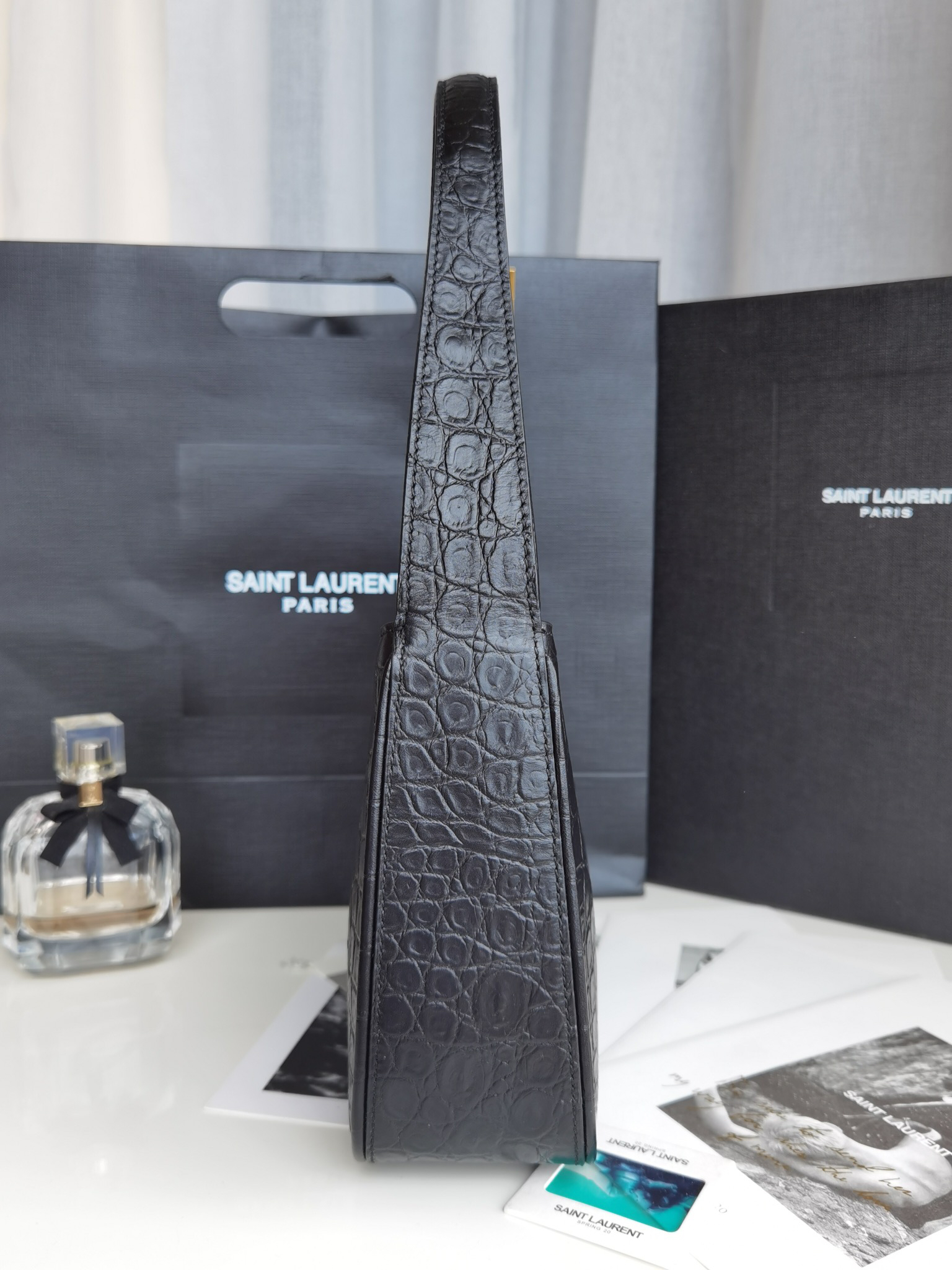 YSL - LE5A7 Black Hand Bag