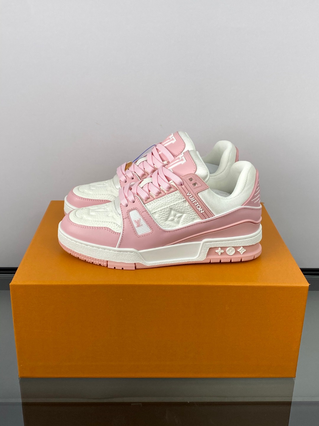 LOUIS VUITTON - LV Trainer Low White&Pink Woman Shoes