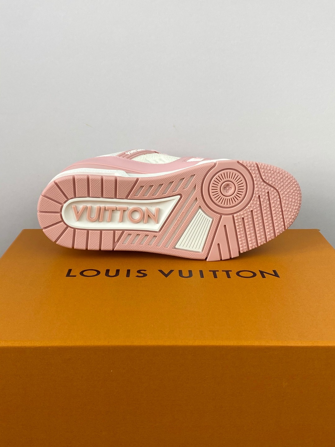 LOUIS VUITTON - LV Trainer Low White&Pink Woman Shoes