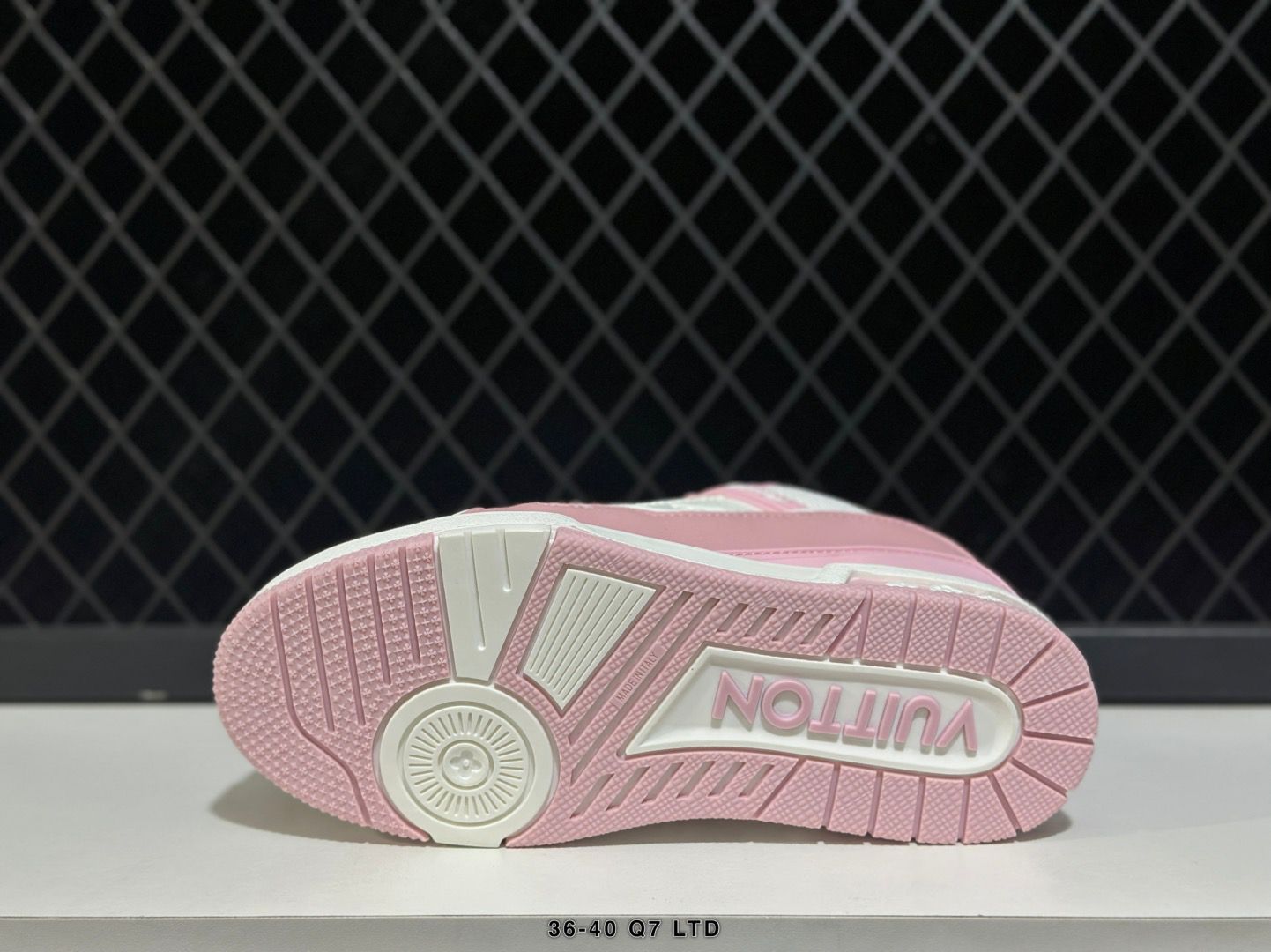 LOUIS VUITTON - LV Trainer Low White&Pink Woman Shoes