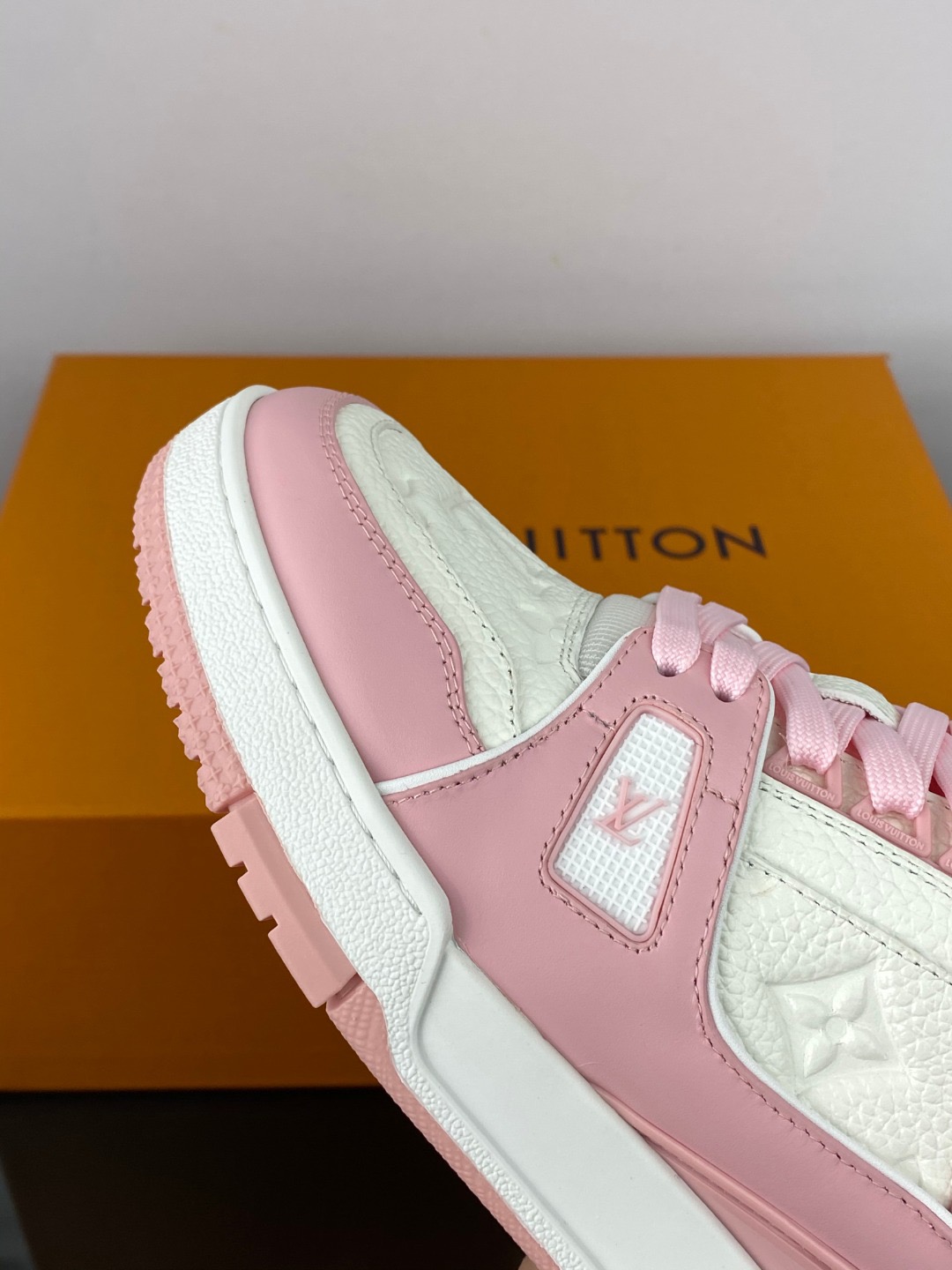 LOUIS VUITTON - LV Trainer Low White&Pink Woman Shoes