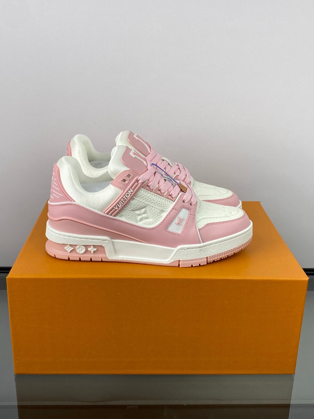 LOUIS VUITTON - LV Trainer Low White&Pink Woman Shoes