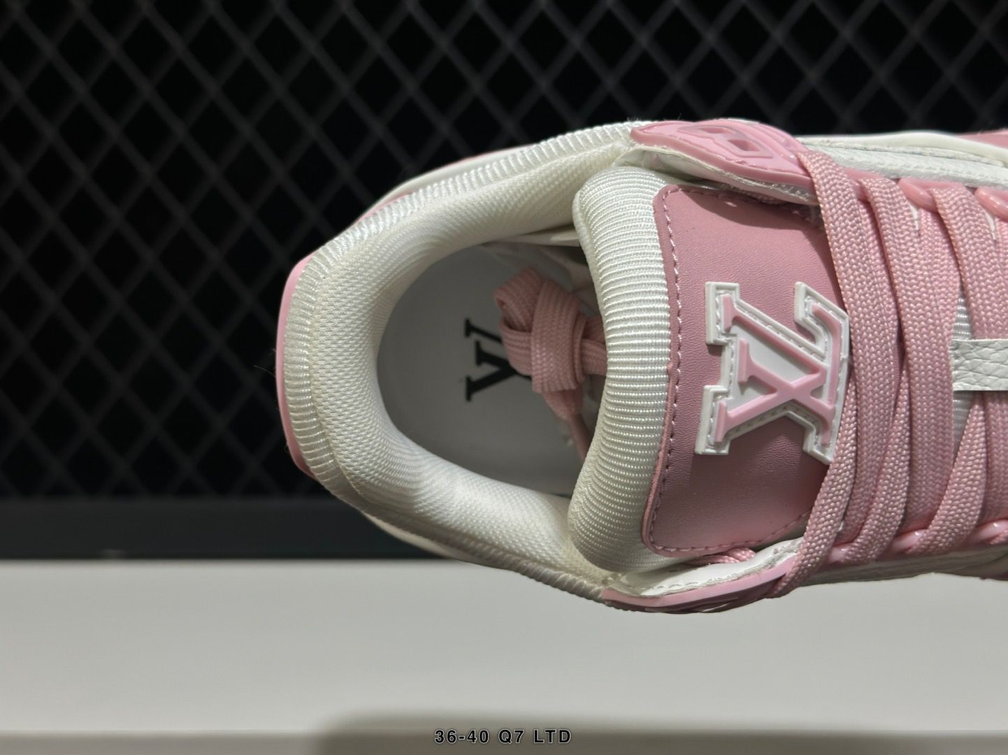 LOUIS VUITTON - LV Trainer Low White&Pink Woman Shoes