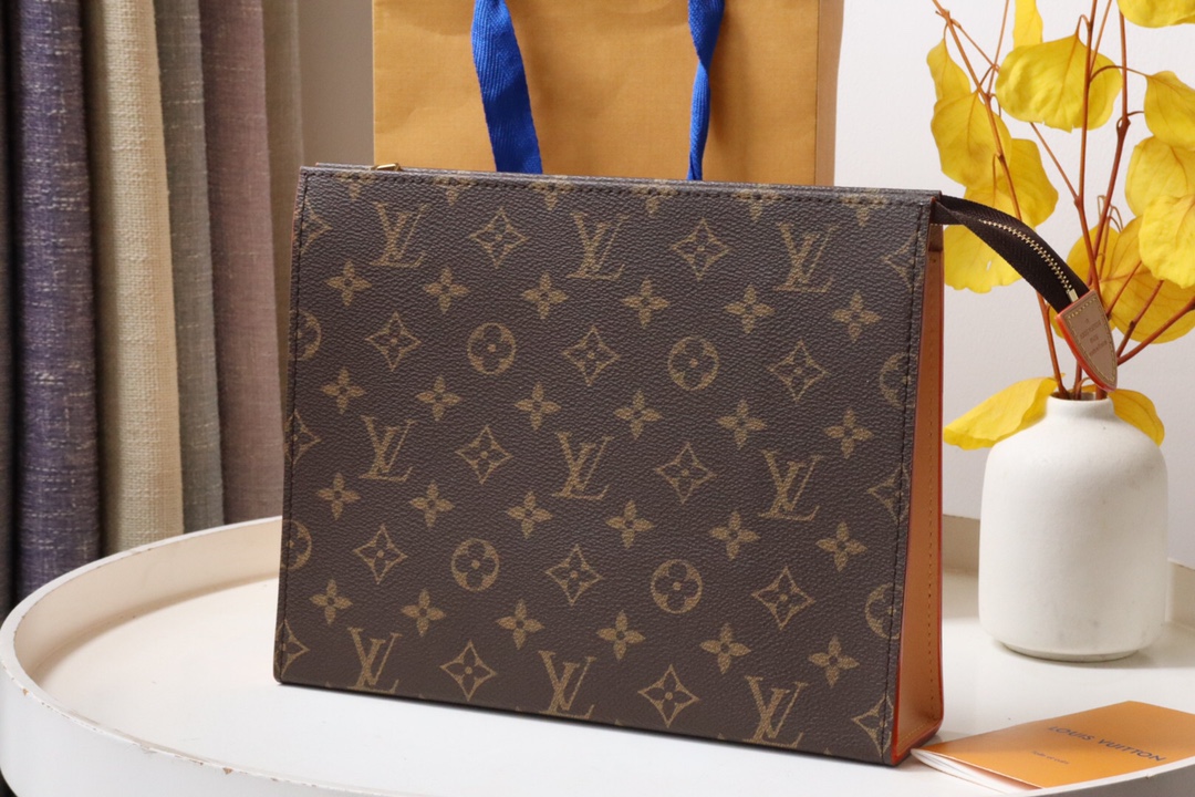 LOUIS VUITTON - LV Toiletry Pouch 26 Leather Clutch