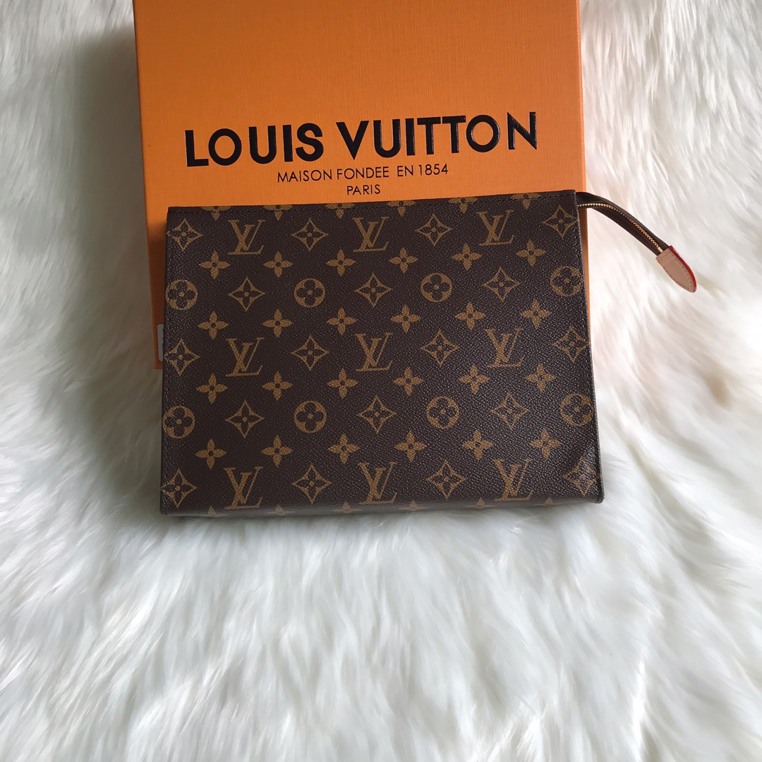 LOUIS VUITTON - LV Toiletry Pouch 26 Leather Clutch