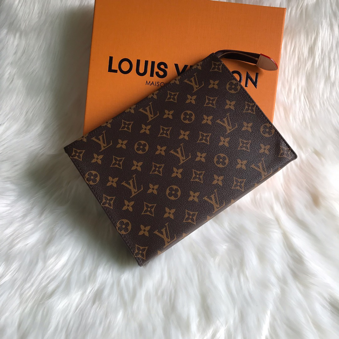 LOUIS VUITTON - LV Toiletry Pouch 26 Leather Clutch