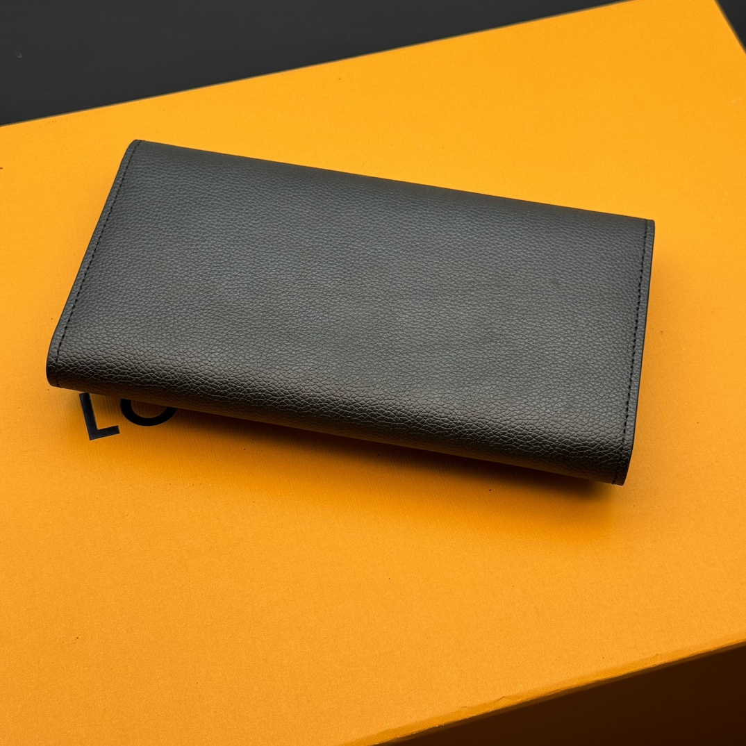 LOUIS VUITTON - LV Capucines Taurillon Leather Capucine Wallet Black