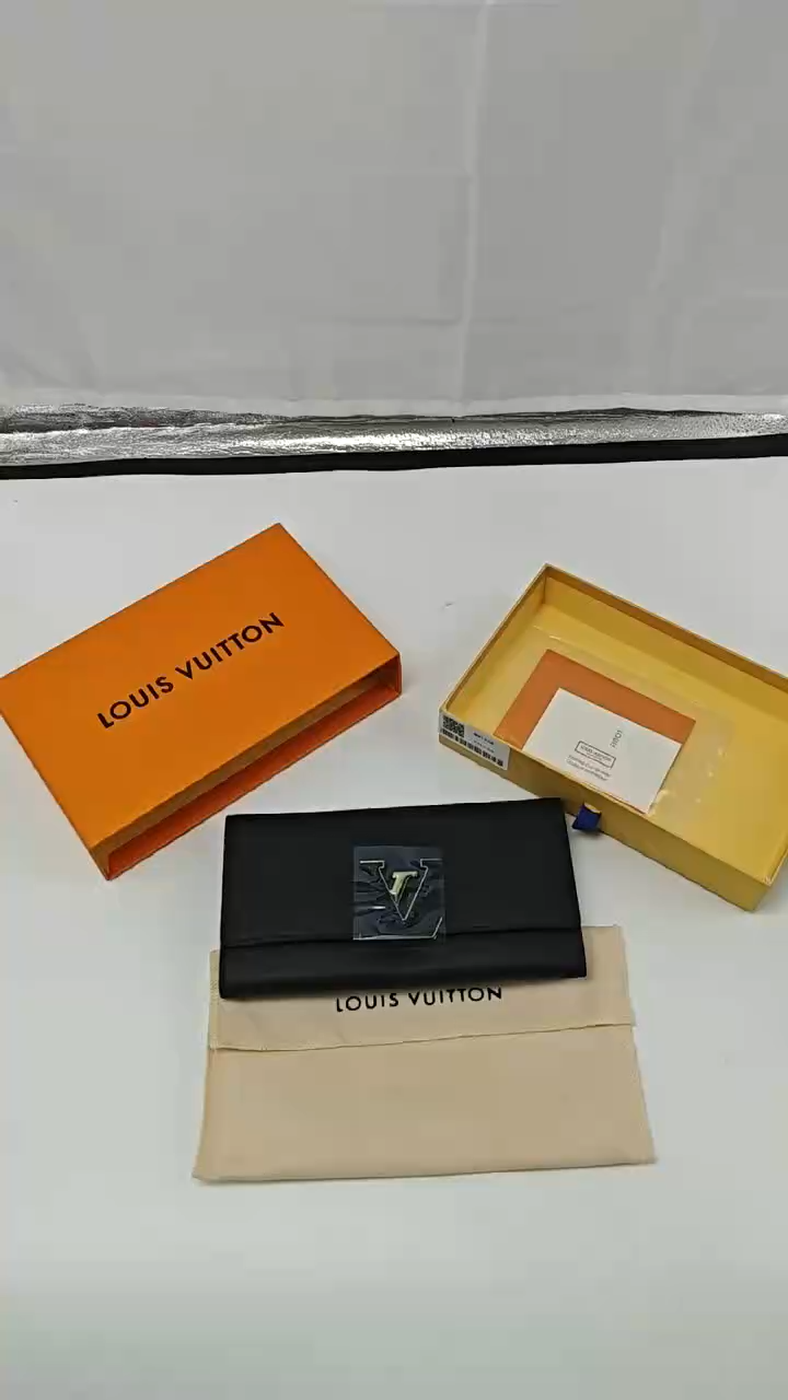 LOUIS VUITTON - LV Capucines Taurillon Leather Capucine Wallet Black