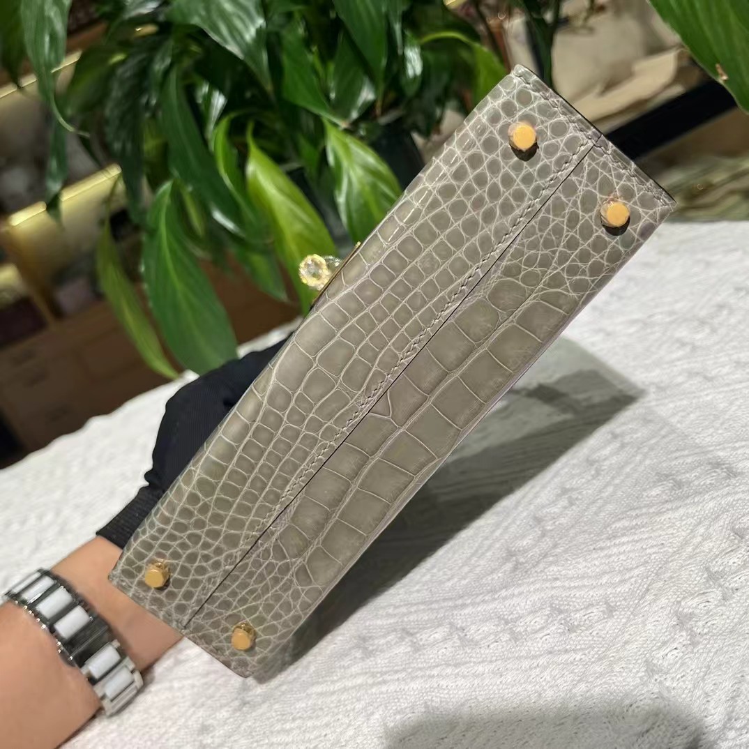 Hermes - Mini Kelly 19cm calfskin with crocodile-embossed pattern