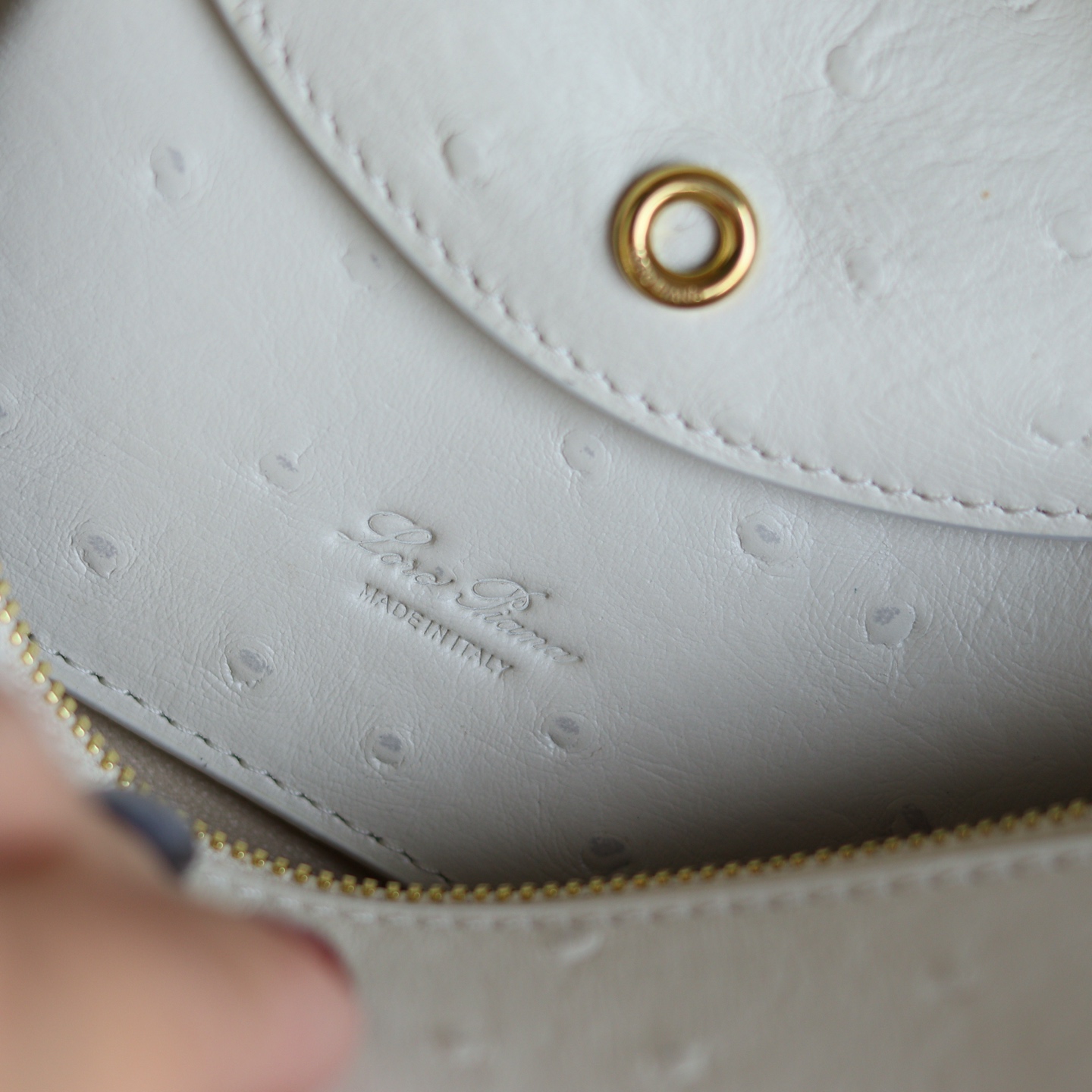 Loro Piana Extra Bag L27 Ostrich Pattern Leather Shoulder Handle Crossbody Bag White