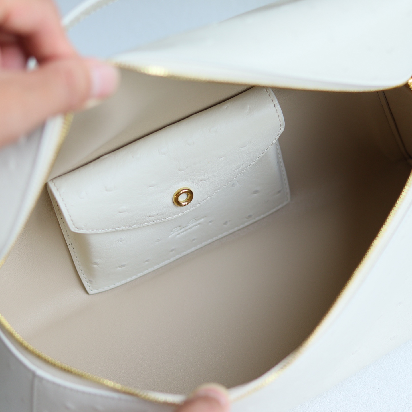 Loro Piana Extra Bag L27 Ostrich Pattern Leather Shoulder Handle Crossbody Bag White