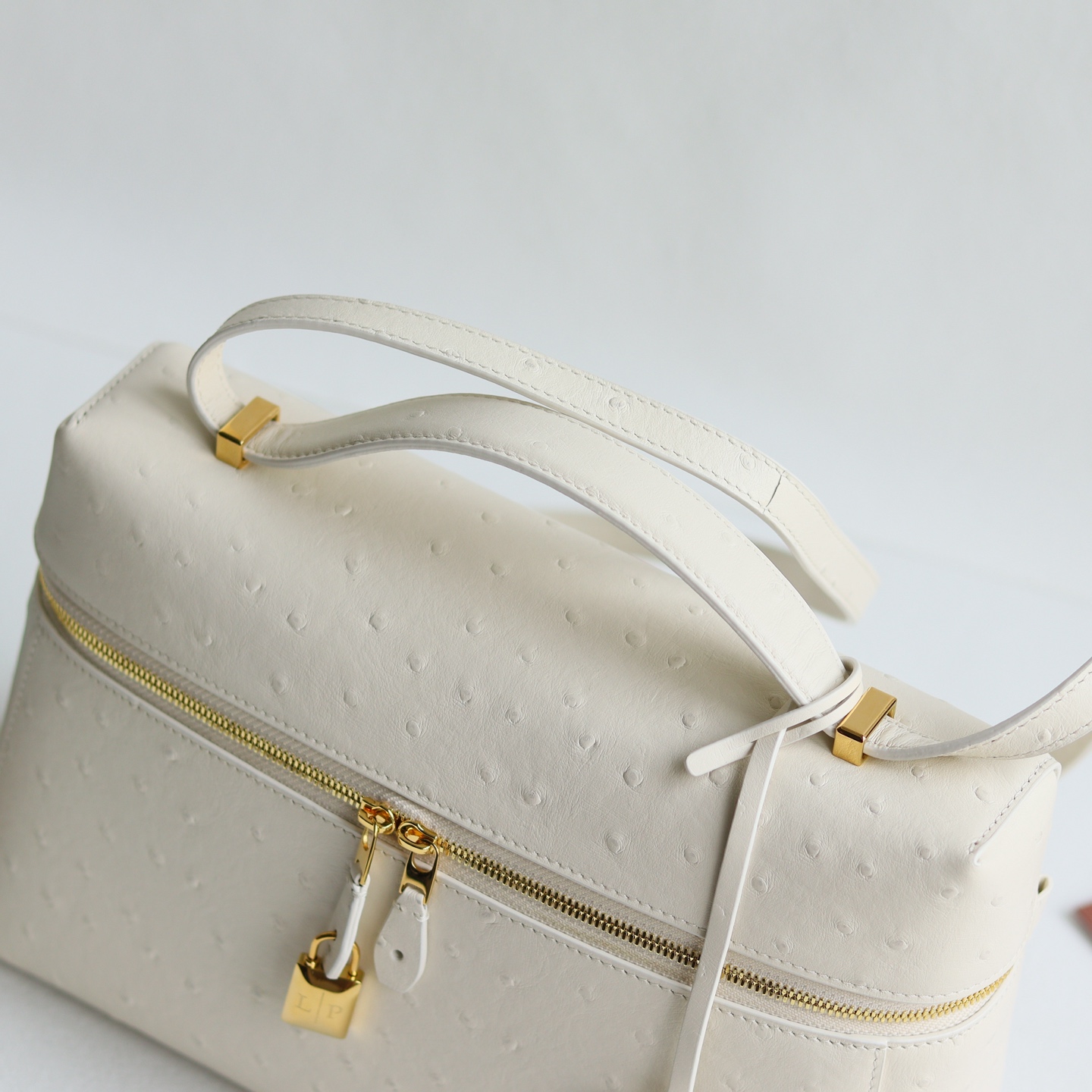 Loro Piana Extra Bag L27 Ostrich Pattern Leather Shoulder Handle Crossbody Bag White