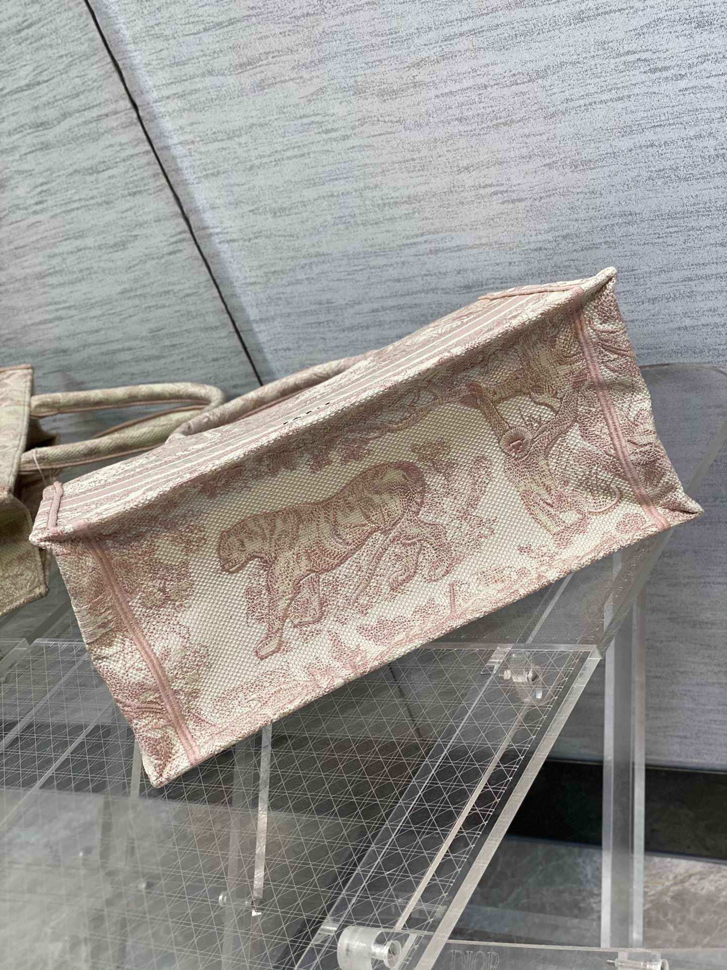 DIOR - BookTote Tiger Embroidered Tote Bag Shopping Bag Handbag Medium Pink