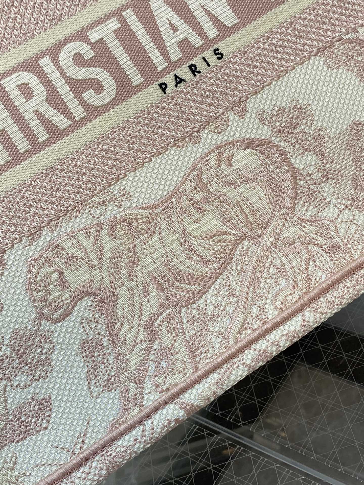 DIOR - BookTote Tiger Embroidered Tote Bag Shopping Bag Handbag Medium Pink