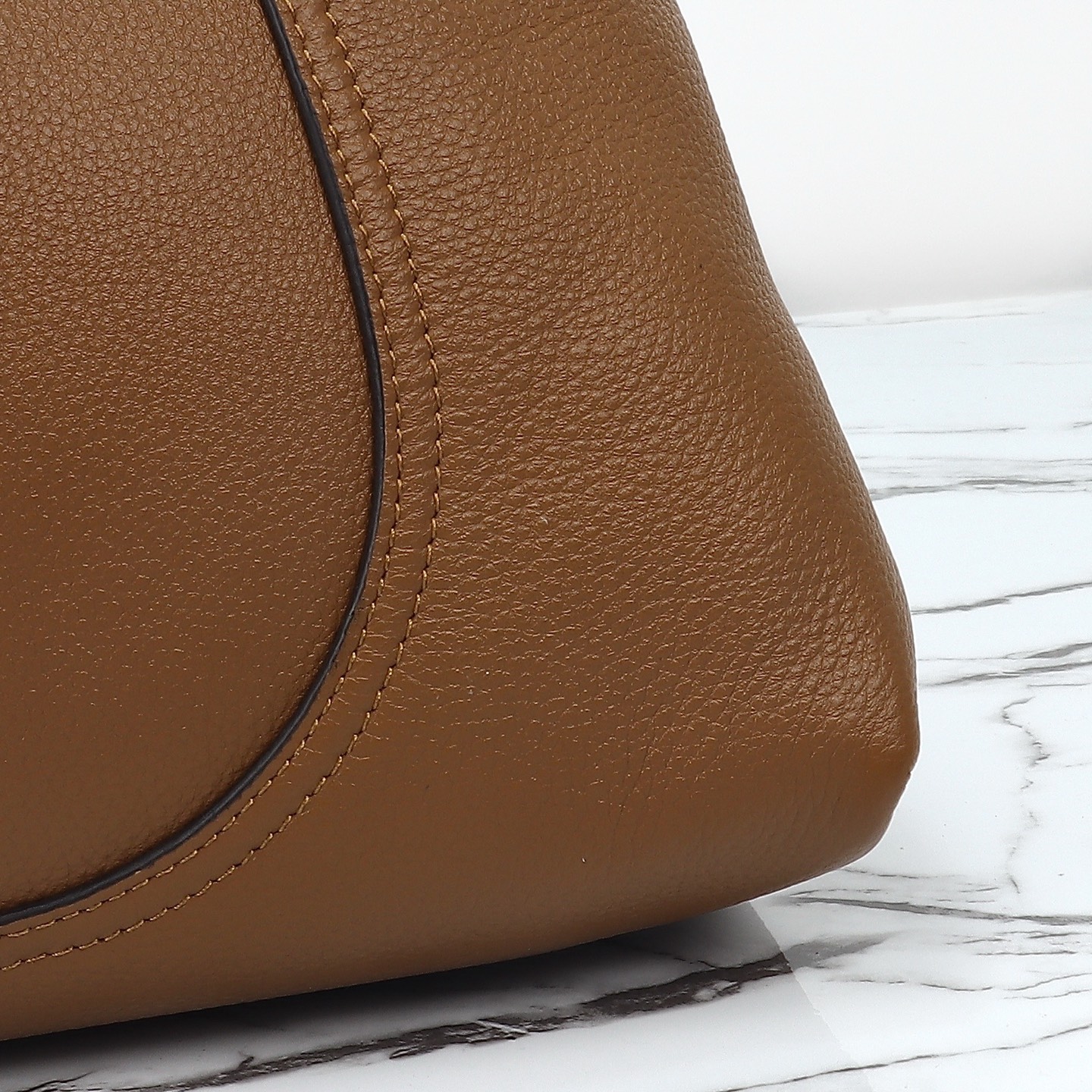 Gucci- Softbit series semi horseneck buckle leather bag