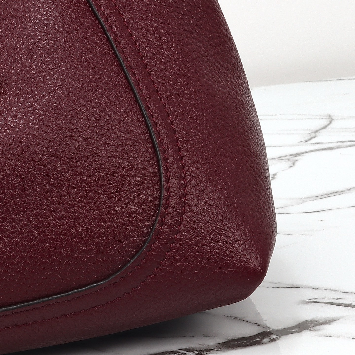 Gucci- Softbit series semi horseneck buckle leather bag