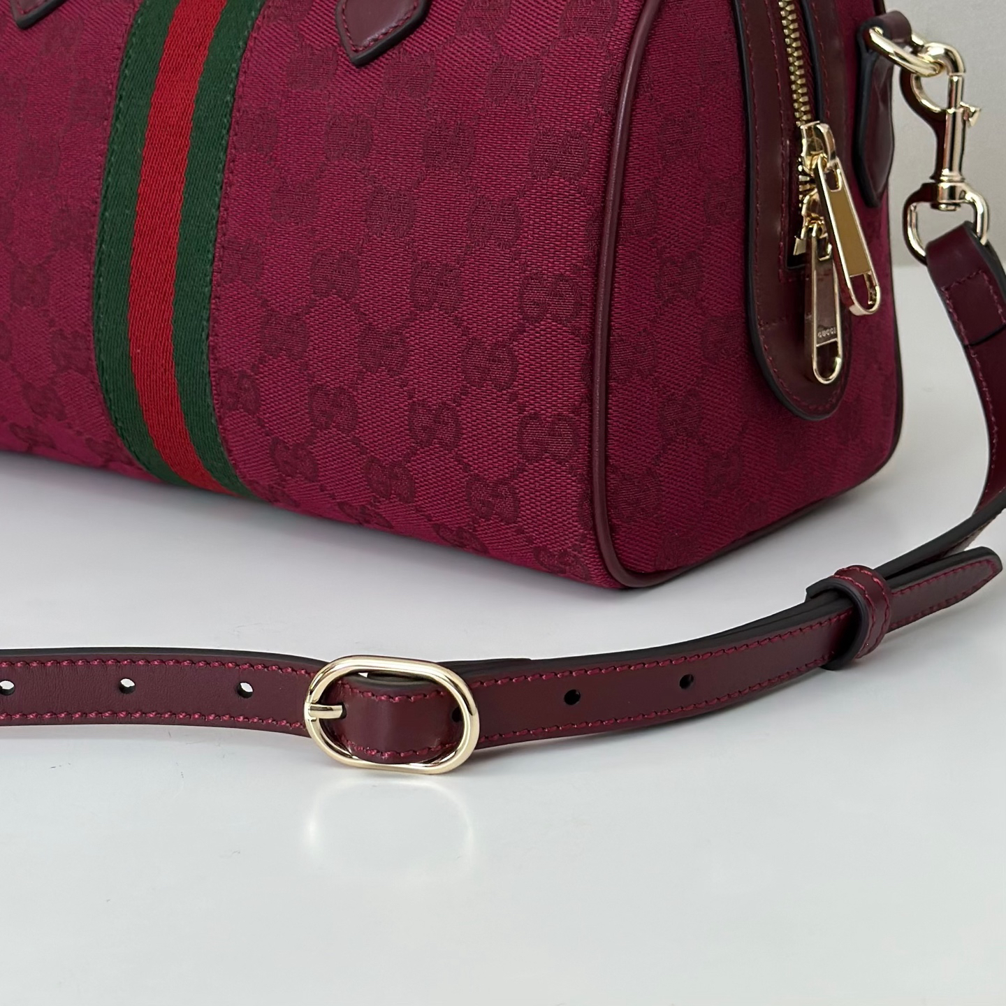 GUCCI - Classic Logo Canvas Crossbody Handbag Red
