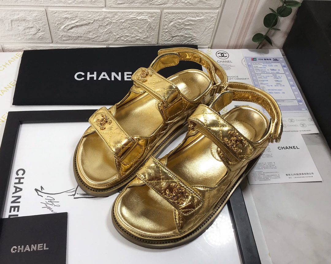 CHANEL-Velcro Cowhide Denim Fabric with Resin Buckle Paired with Sandals