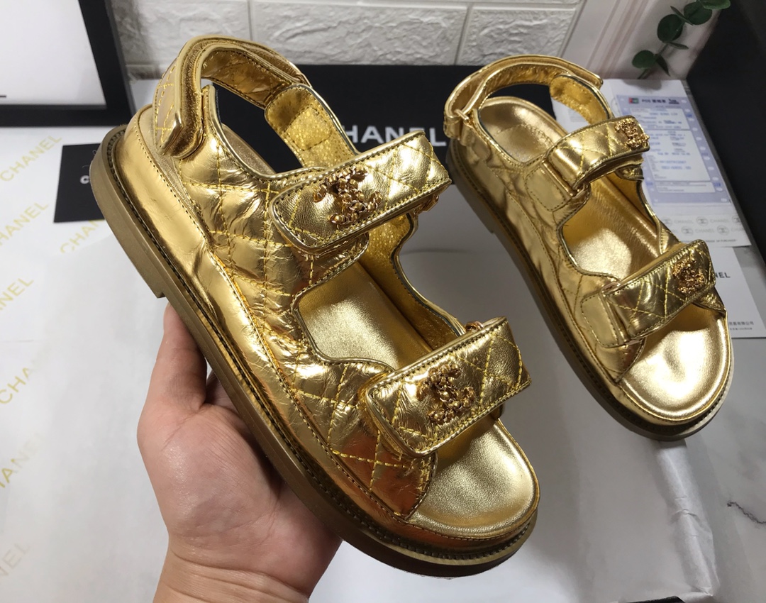 CHANEL-Velcro Cowhide Denim Fabric with Resin Buckle Paired with Sandals