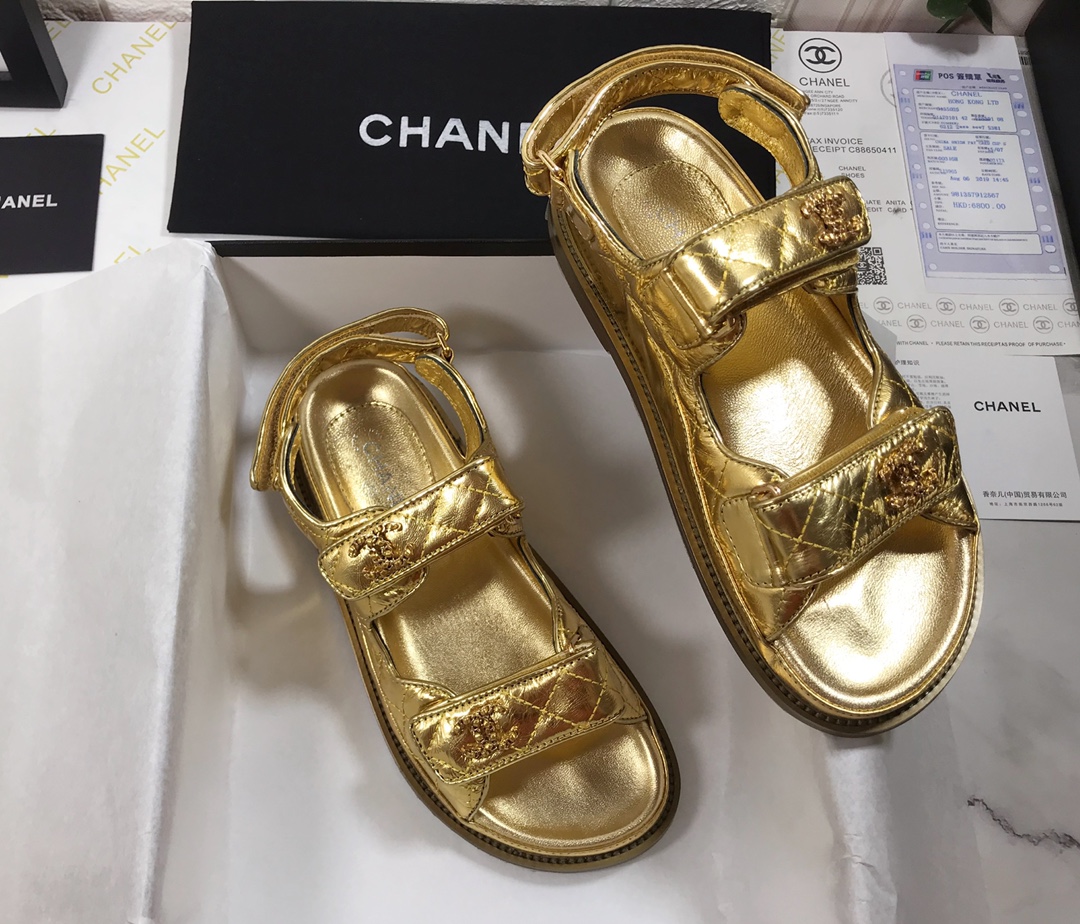 CHANEL-Velcro Cowhide Denim Fabric with Resin Buckle Paired with Sandals