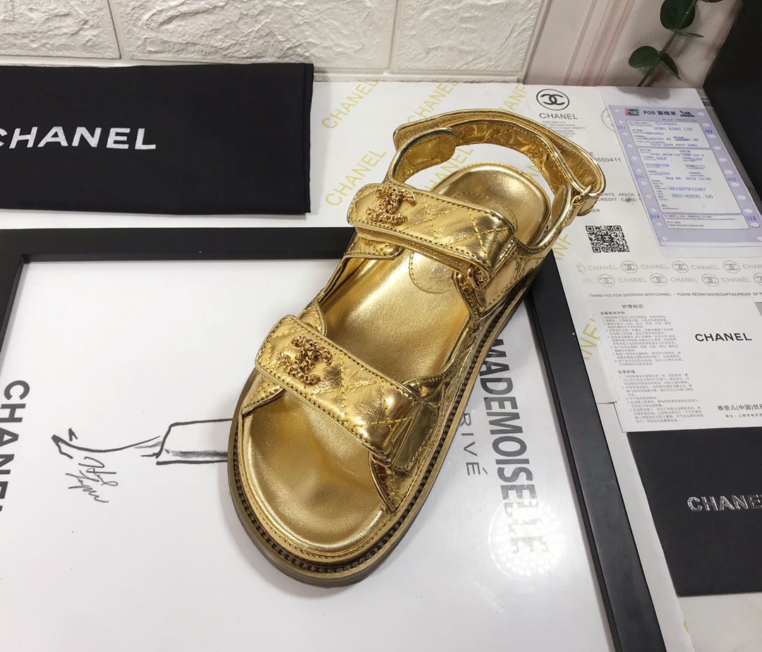 CHANEL-Velcro Cowhide Denim Fabric with Resin Buckle Paired with Sandals