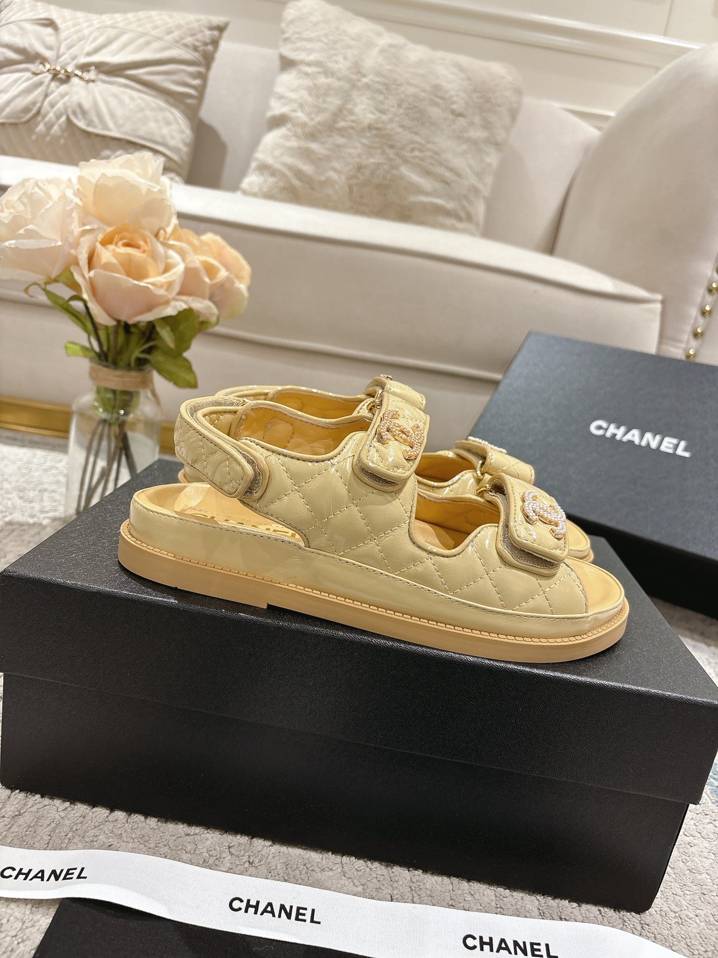 CHANEL-Velcro Cowhide Denim Fabric with Resin Buckle Paired with Sandals