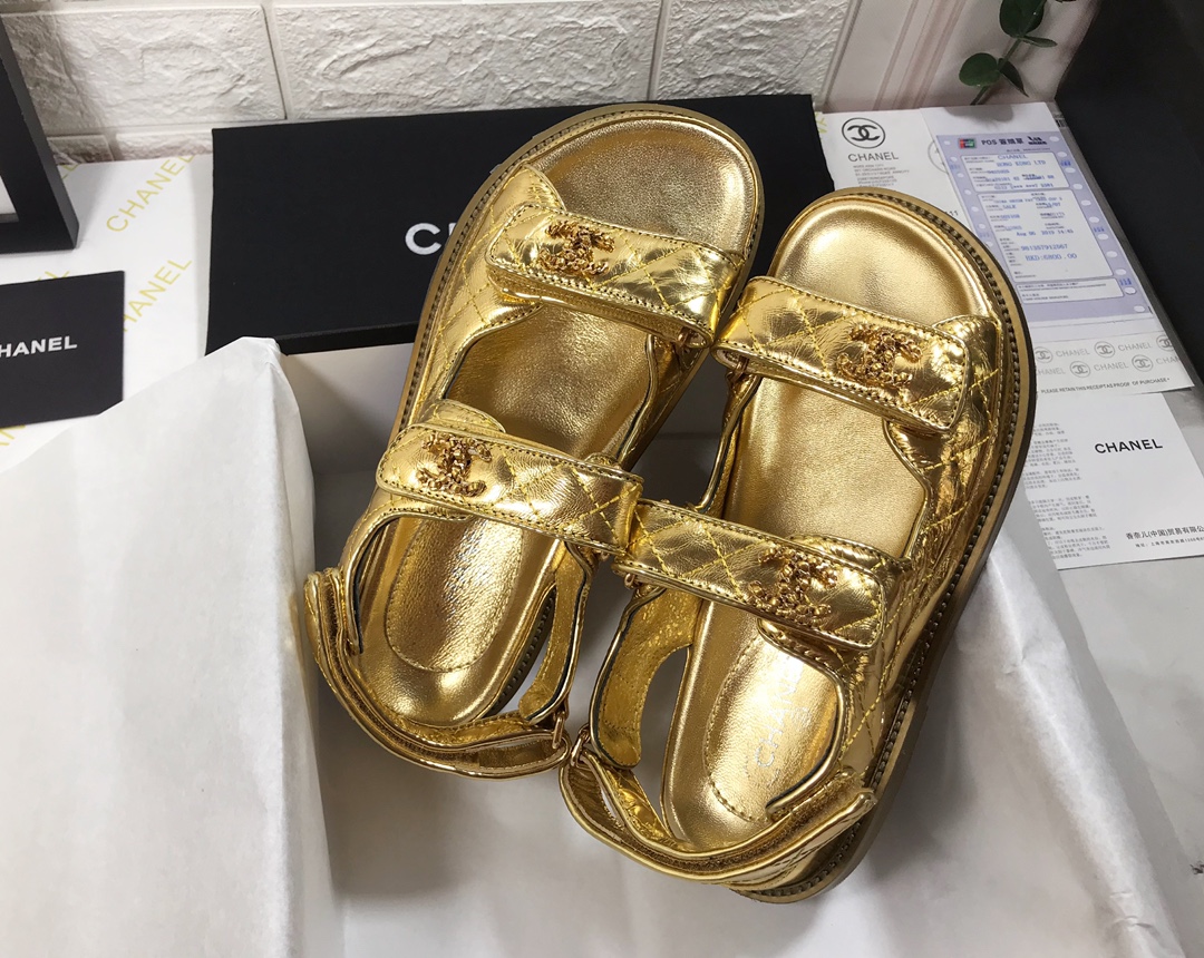 CHANEL-Velcro Cowhide Denim Fabric with Resin Buckle Paired with Sandals