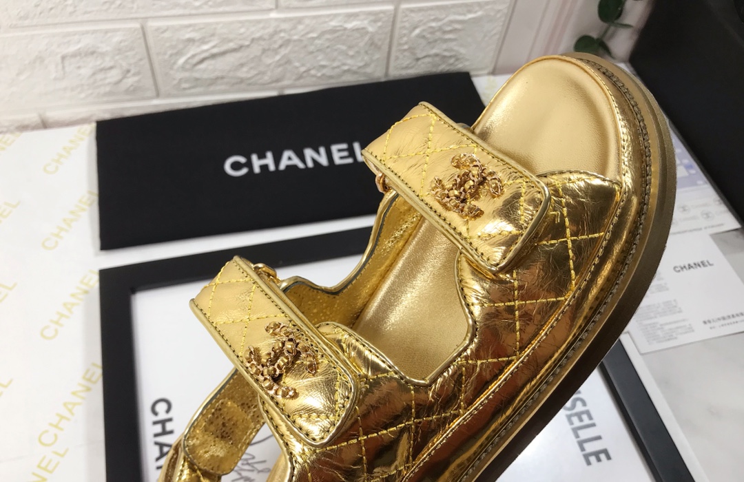 CHANEL-Velcro Cowhide Denim Fabric with Resin Buckle Paired with Sandals