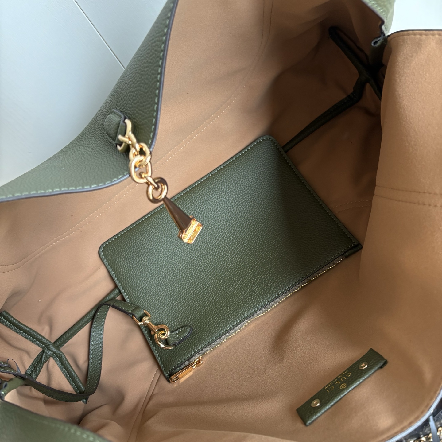 Gucci – Softbit Series Oversized Shoulder Bag (Forest Green)