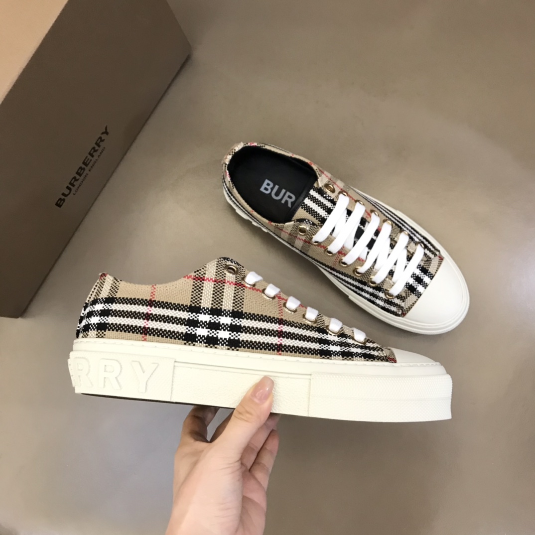 Burberry - Classic Low-Top Sneakers for Couples