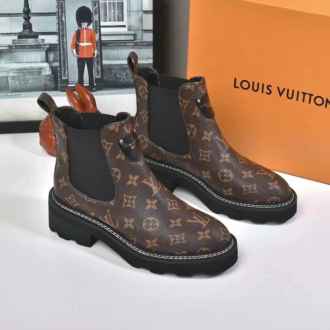 LOUIS VUITTON - LV  Beaubourg slip-on comfortable ankle Chelsea boots, brown.
