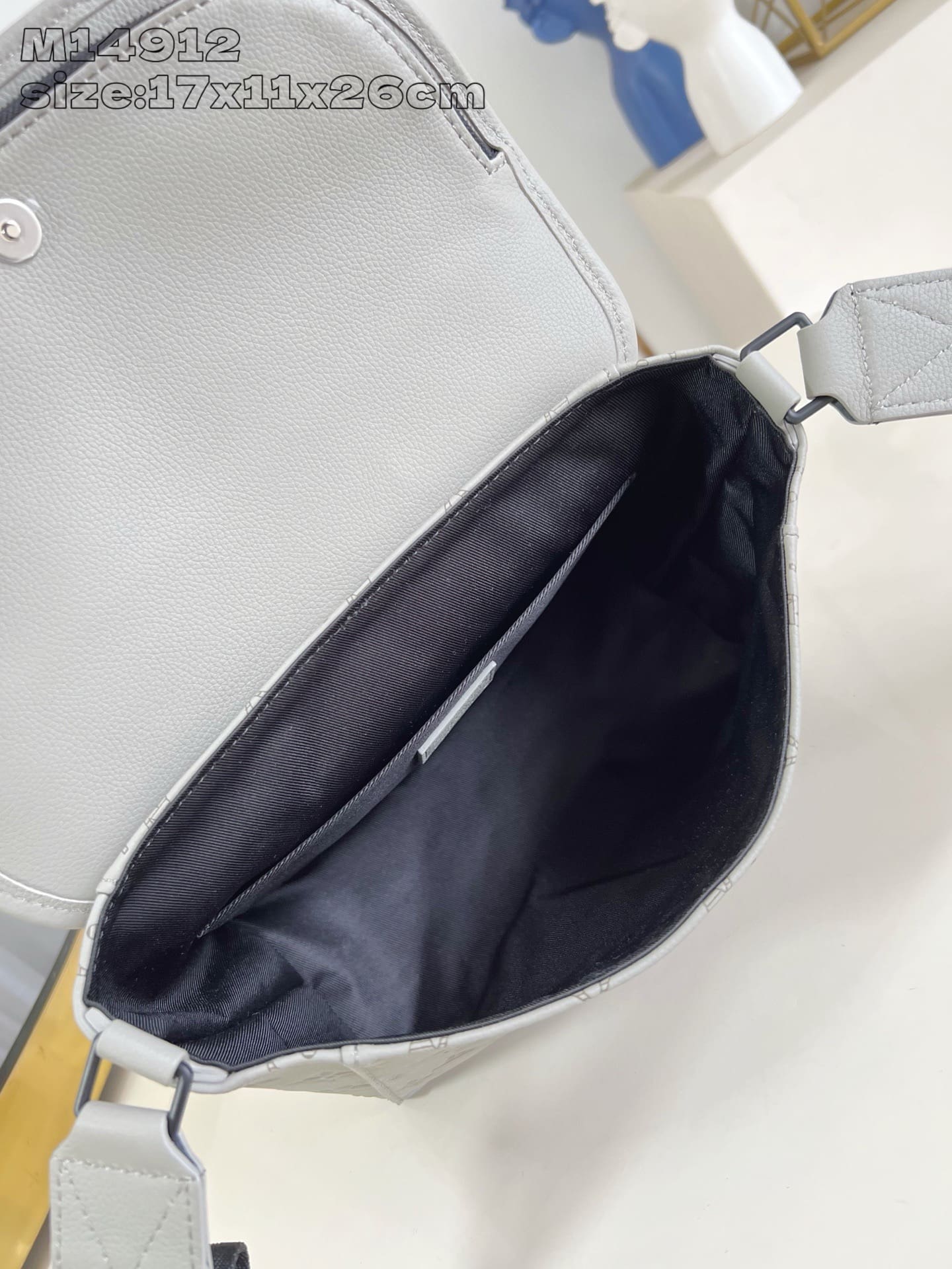 Louis Vuitton M14912 Pulse Messenger