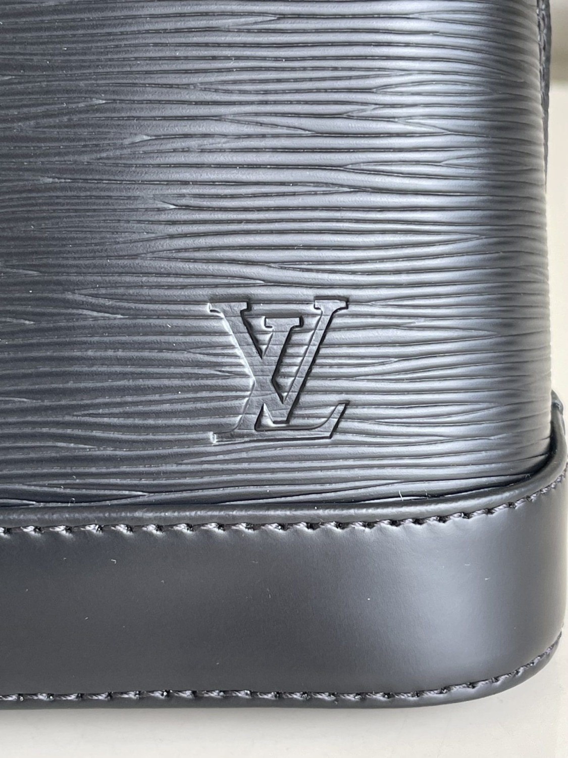 Louis Vuitton M40302 Alma PM