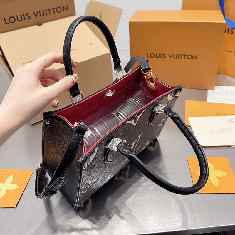 LOUIS VUITTON Onthego PM