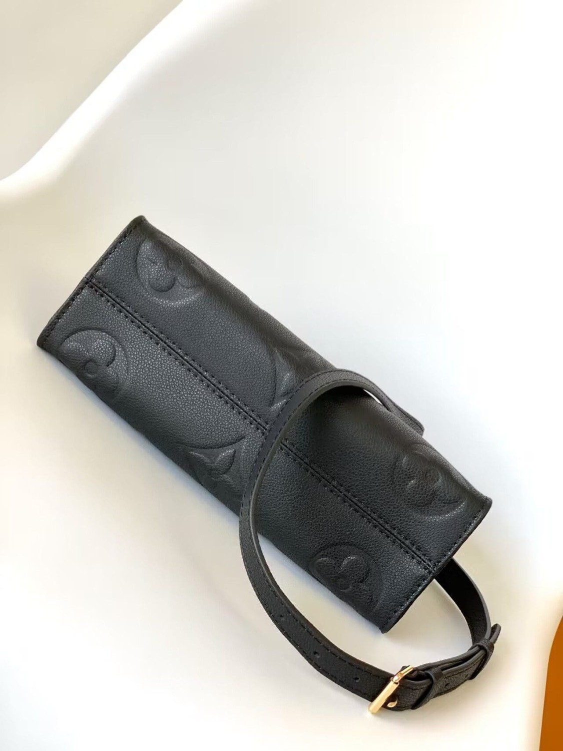 Louis Vuitton OnTheGo East West M23640