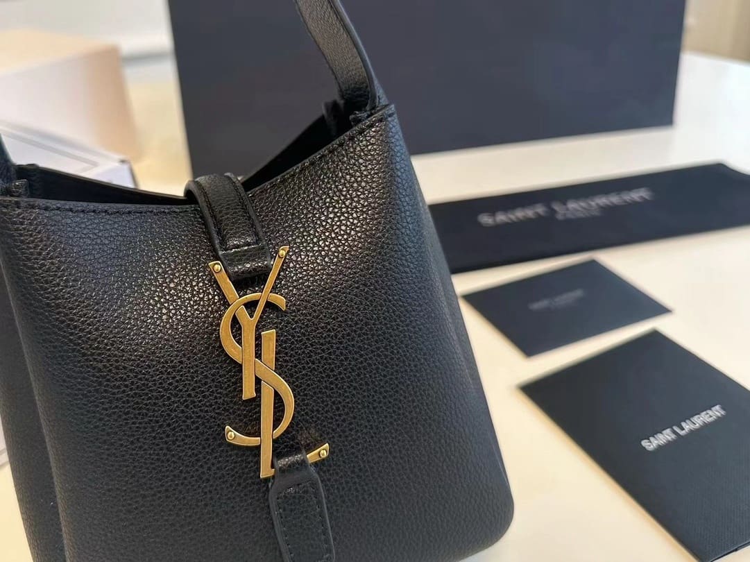 Saint Laurent LE 5 ?? 7 supple baby in grained leather